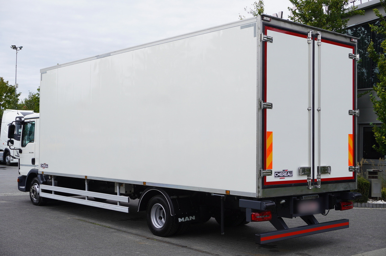 MAN TGL 12.190 / CHEREAU Refrigerator 18 PAL multitemperature / Thermoking T-1200R / 100,000 km - Refrigerator truck: picture 4 MAN TGL 12.190 / CHEREAU Refrigerator 18 PAL multitemperature / Thermoking T-1200R / 100,000 km - Refrigerator truck: picture 4