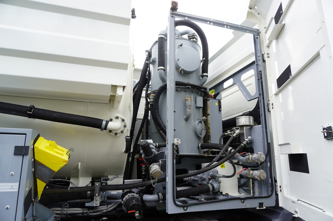 Vacuum truck MAN TGM 26.340 E6 / RIVARD sewage cleaner 11.8 m3 / 170 tho. km / steered axle: picture 20