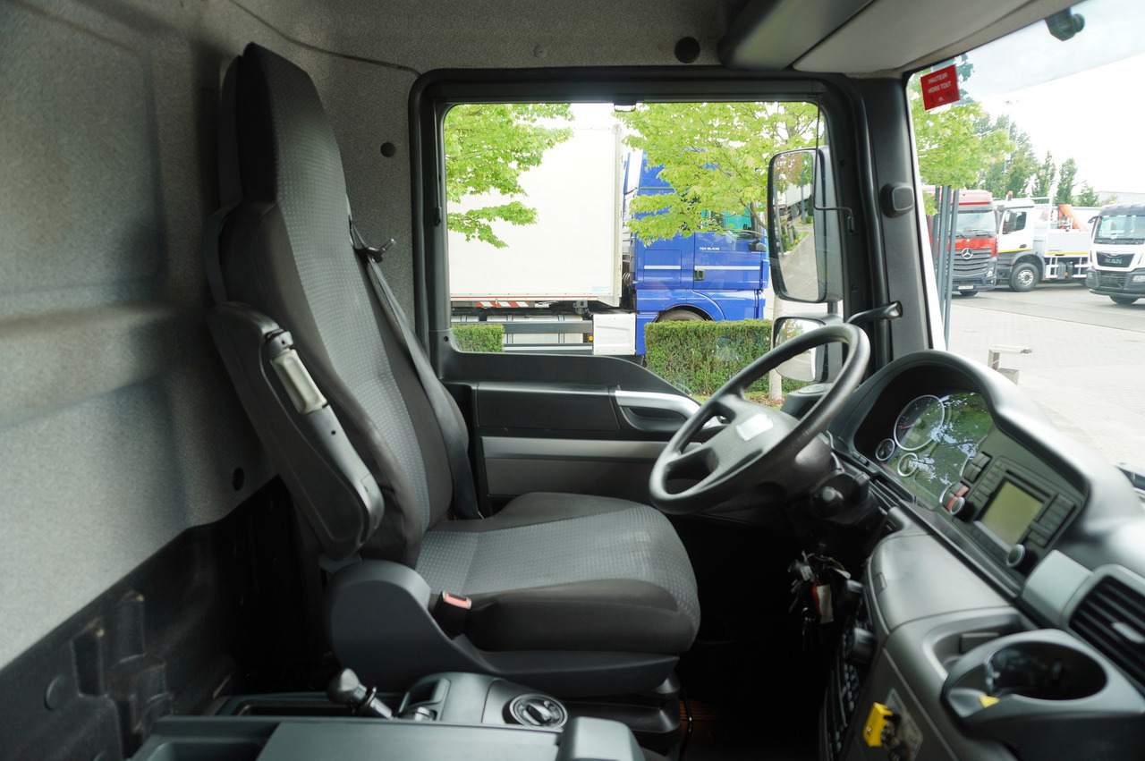Vacuum truck MAN TGM 26.340 E6 / RIVARD sewage cleaner 11.8 m3 / 170 tho. km / steered axle: picture 33