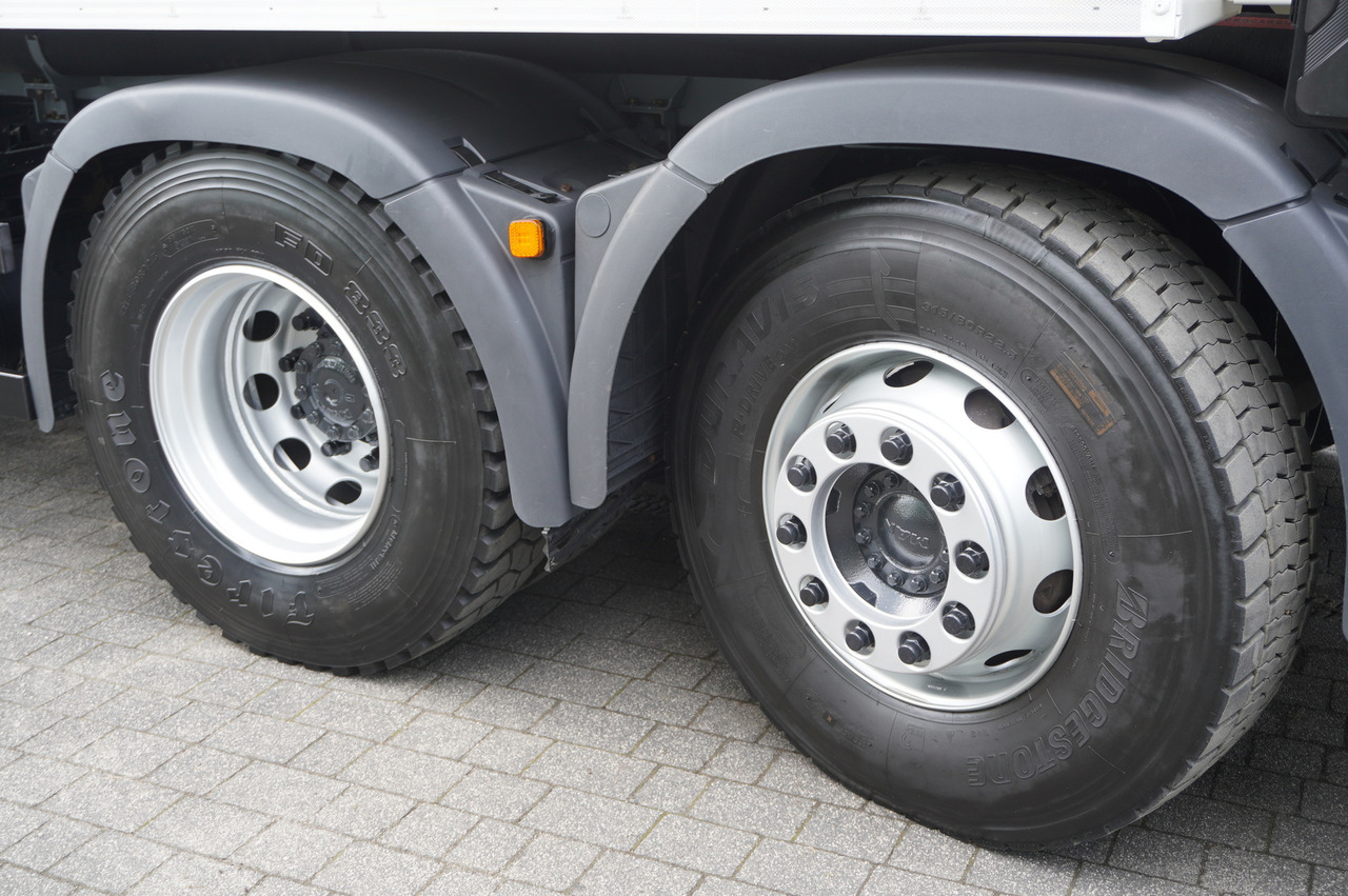 Vacuum truck MAN TGM 26.340 E6 / RIVARD sewage cleaner 11.8 m3 / 170 tho. km / steered axle: picture 25
