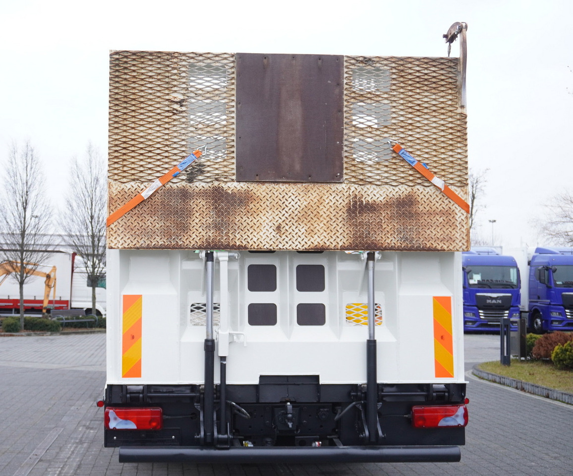 MAN TGS 35.360 E5 8x2 / HDS HIAB XS 166 HIDUO / 6.2 t lifting capacity / 12 m reach - Crane truck: picture 3 MAN TGS 35.360 E5 8x2 / HDS HIAB XS 166 HIDUO / 6.2 t lifting capacity / 12 m reach - Crane truck: picture 3