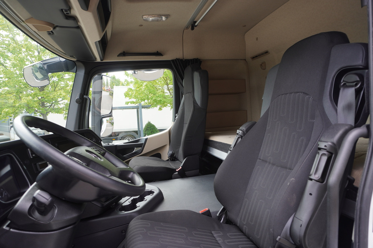 Refrigerator truck MERCEDES-BENZ Actros 1824 / Refrigerator 22 EPAL / Carrier Supra 850 / Sleeping cabin: picture 20 Refrigerator truck MERCEDES-BENZ Actros 1824 / Refrigerator 22 EPAL / Carrier Supra 850 / Sleeping cabin: picture 20