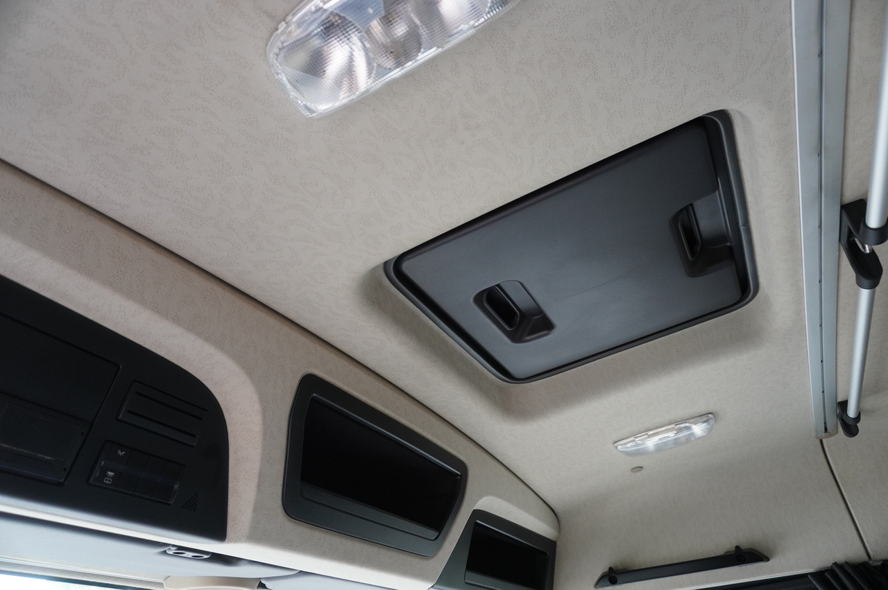 Refrigerator truck MERCEDES-BENZ Actros 1824 / Refrigerator 22 EPAL / Carrier Supra 850 / Sleeping cabin: picture 28 Refrigerator truck MERCEDES-BENZ Actros 1824 / Refrigerator 22 EPAL / Carrier Supra 850 / Sleeping cabin: picture 28