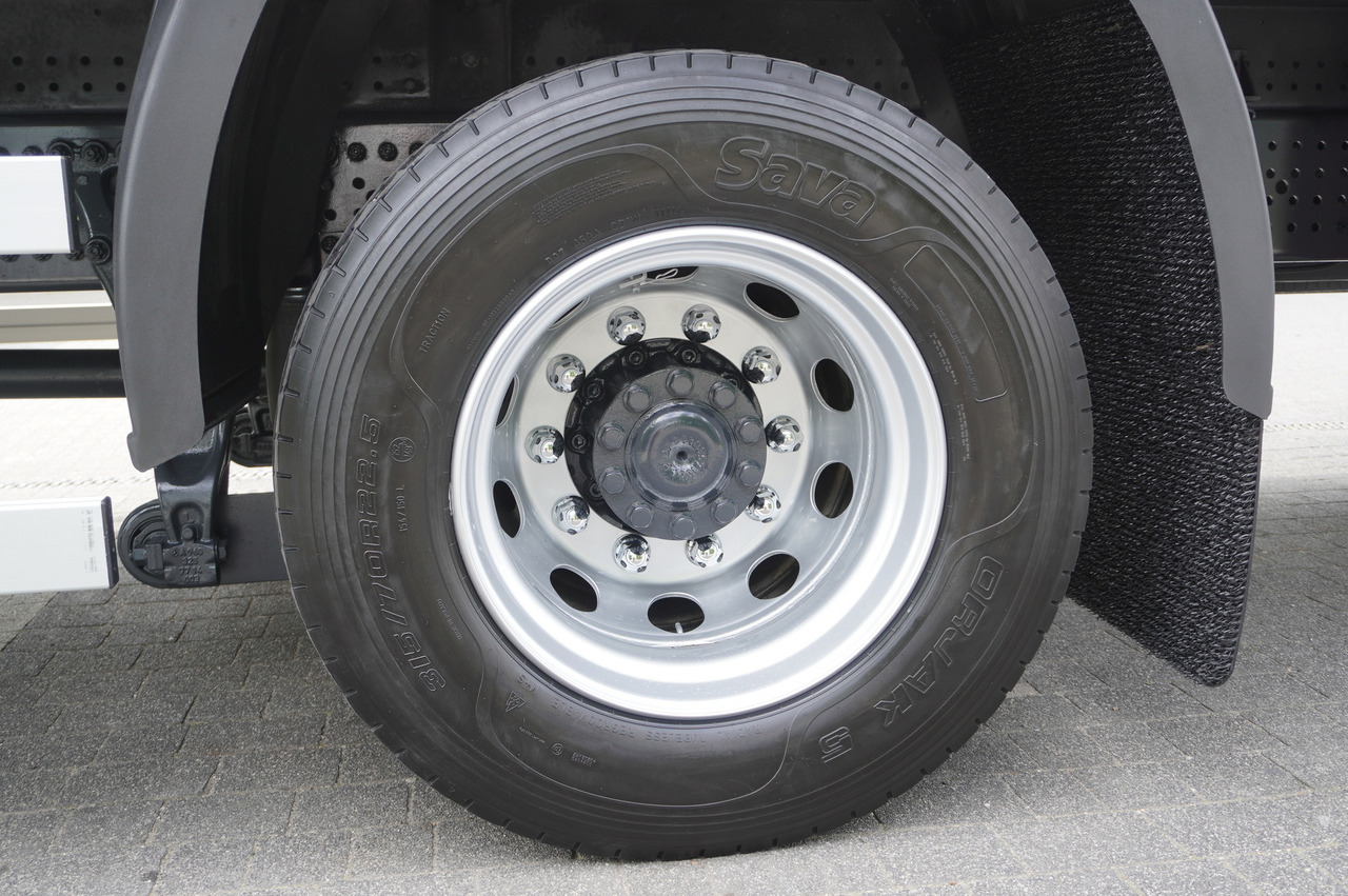 Refrigerator truck MERCEDES-BENZ Actros 1824 / Refrigerator 22 EPAL / Carrier Supra 850 / Sleeping cabin: picture 11 Refrigerator truck MERCEDES-BENZ Actros 1824 / Refrigerator 22 EPAL / Carrier Supra 850 / Sleeping cabin: picture 11