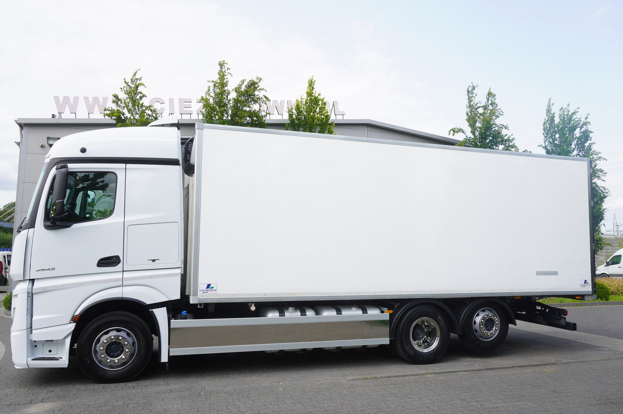 MERCEDES-BENZ Actros 2543 / Lecapitaine Refrigerator Multitemperature / Carrier Supra 950 MT - Refrigerator truck: picture 2 MERCEDES-BENZ Actros 2543 / Lecapitaine Refrigerator Multitemperature / Carrier Supra 950 MT - Refrigerator truck: picture 2