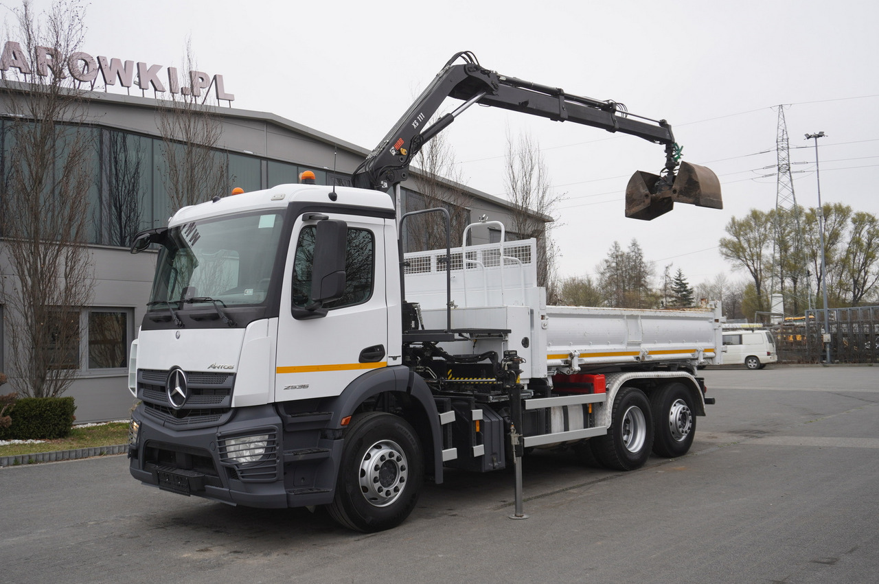 MERCEDES-BENZ Antos 2536 / 100,000 km / 3.9 T crane HIAB XS 111 / 2-side tipper / steered axle - Crane truck, Crane truck: picture 4 MERCEDES-BENZ Antos 2536 / 100,000 km / 3.9 T crane HIAB XS 111 / 2-side tipper / steered axle - Crane truck, Crane truck: picture 4