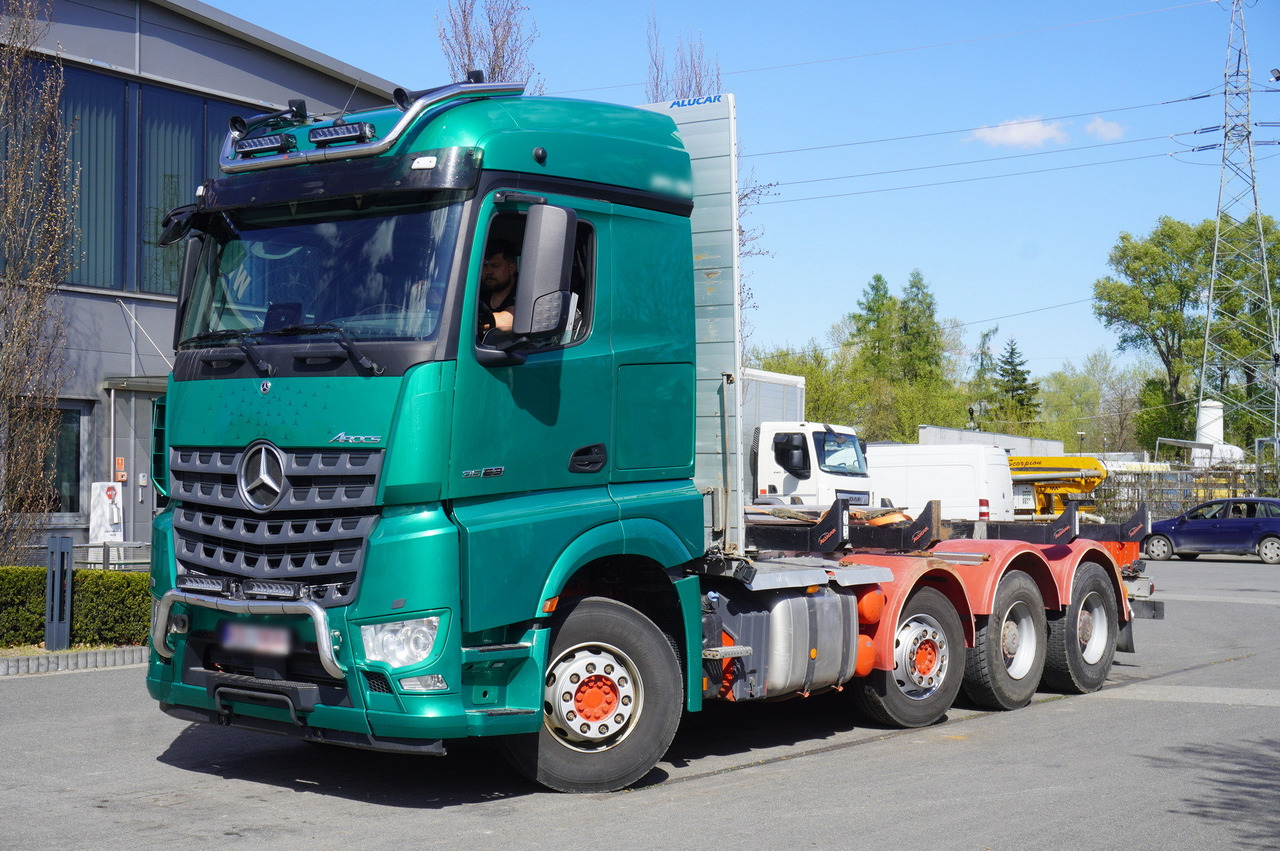 Cab chassis truck for transportation of timber Mercedes-Benz Arocs 3563 8 × 4 / 630 HP / steered axle / Logging superstructure: picture 12