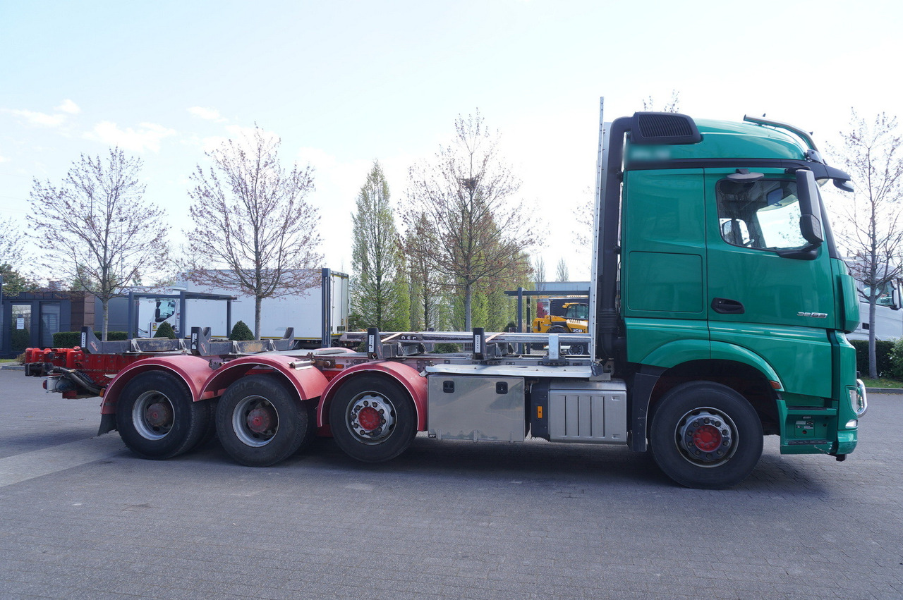 Cab chassis truck for transportation of timber Mercedes-Benz Arocs 3563 8 × 4 / 630 HP / steered axle / Logging superstructure: picture 8