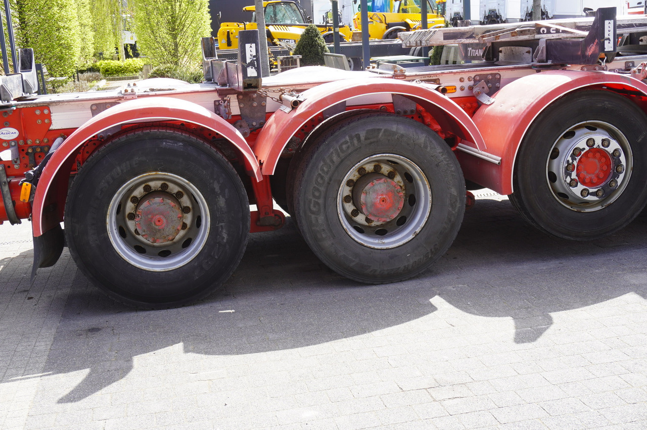 Cab chassis truck for transportation of timber Mercedes-Benz Arocs 3563 8 × 4 / 630 HP / steered axle / Logging superstructure: picture 16