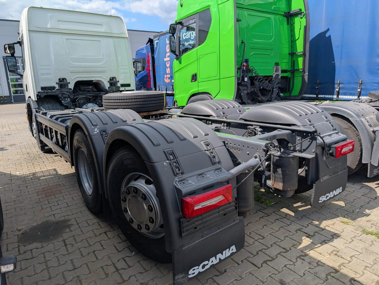 SCANIA P 340 B6x2*4NA / chassis frame / steering axle / CNG / large cab / 8 units - Cab chassis truck: picture 4 SCANIA P 340 B6x2*4NA / chassis frame / steering axle / CNG / large cab / 8 units - Cab chassis truck: picture 4