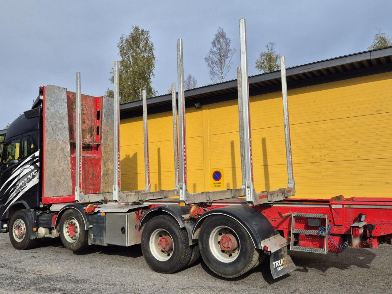 VOLVO FH 750 8x4 / 2 lifted axles / timber truck - Crane truck: picture 2 VOLVO FH 750 8x4 / 2 lifted axles / timber truck - Crane truck: picture 2