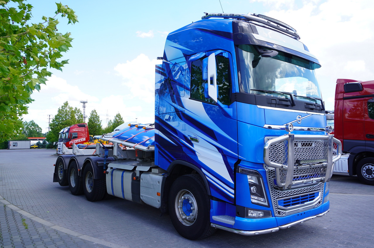 VOLVO FH16 750 8x4 / ALUCAR stanchion superstructure / 7.6 m chassis / Steered axle - Logging truck: picture 4 VOLVO FH16 750 8x4 / ALUCAR stanchion superstructure / 7.6 m chassis / Steered axle - Logging truck: picture 4