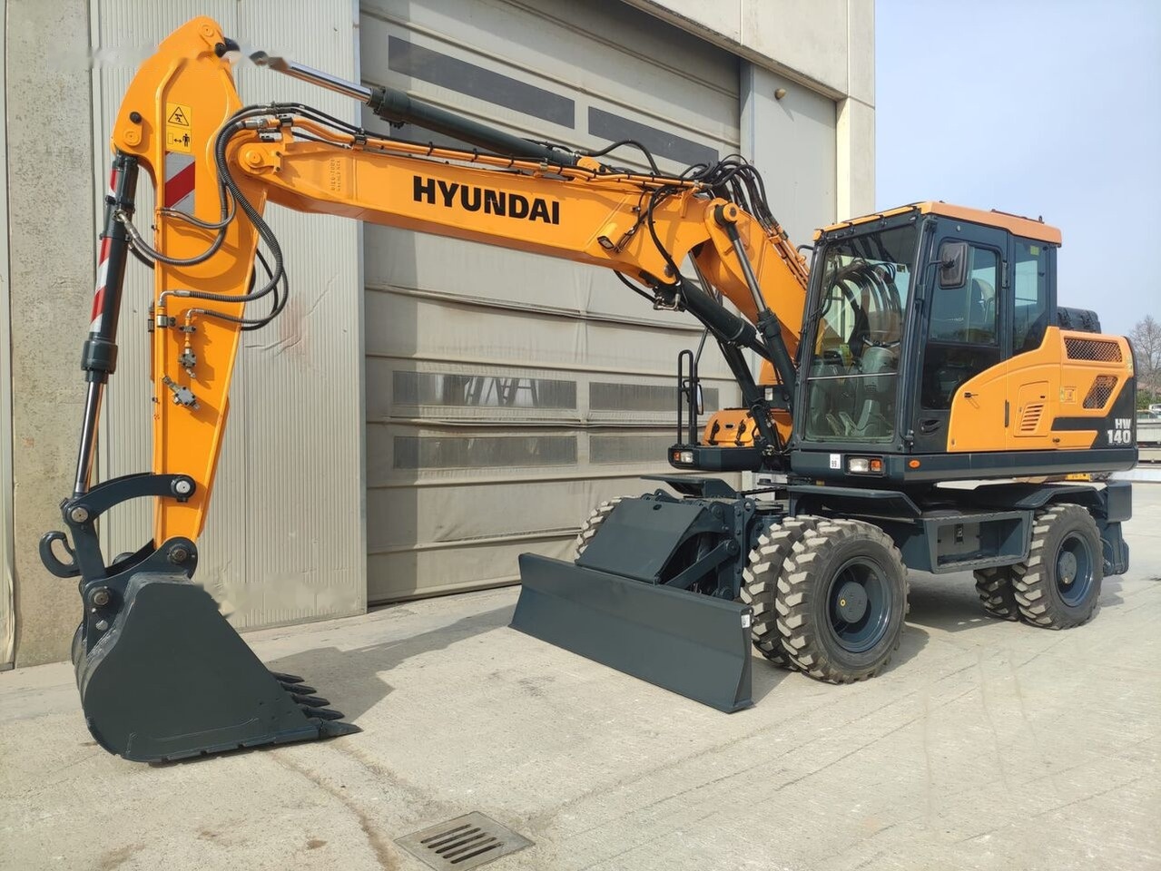 Wheel excavator Hyundai HW140: picture 1