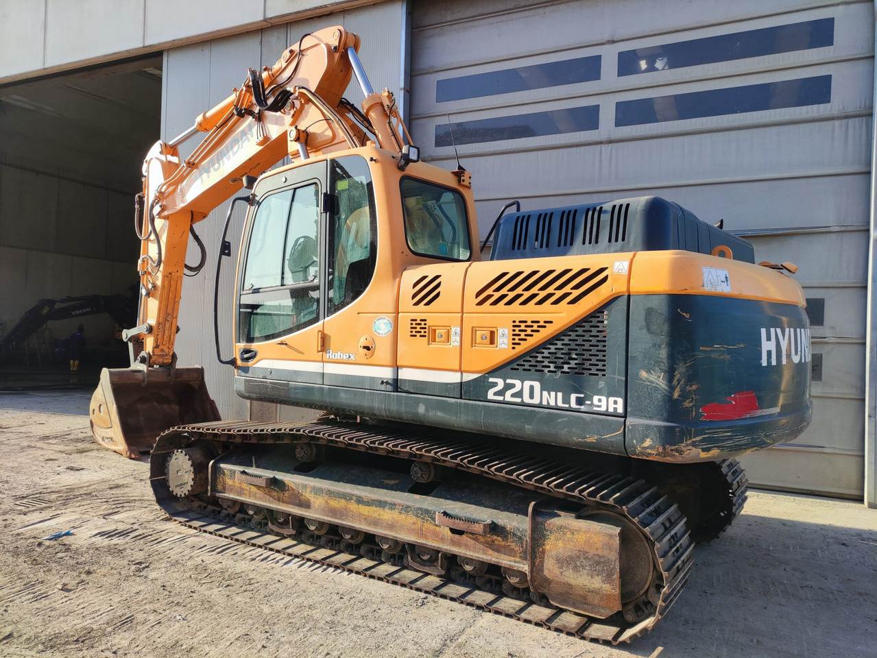 Hyundai R220NLC-9A - Crawler excavator: picture 2 Hyundai R220NLC-9A - Crawler excavator: picture 2