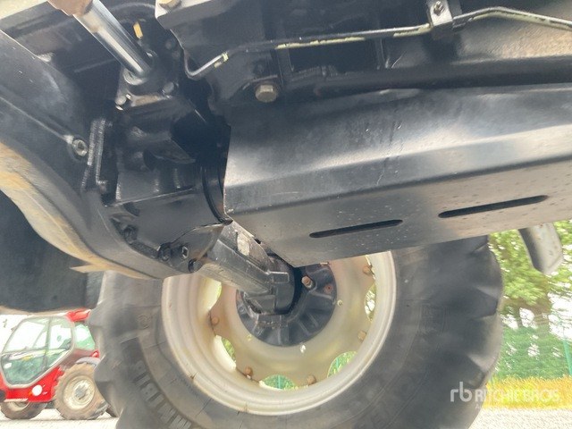 2002 Massey Ferguson 8240 4WD Tractor - Farm tractor: picture 5 2002 Massey Ferguson 8240 4WD Tractor - Farm tractor: picture 5