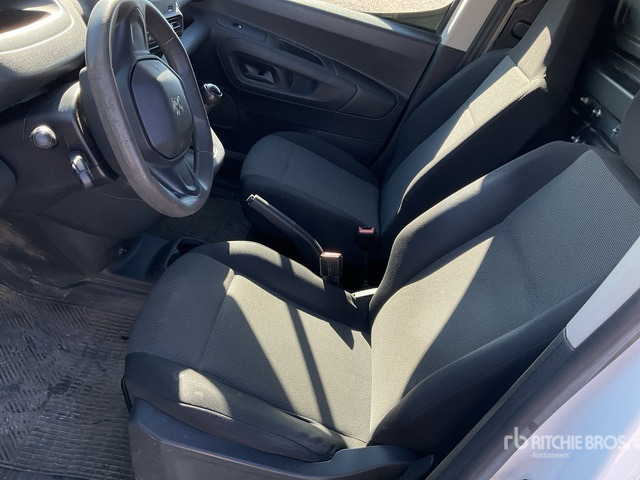 Commercial truck 2019 Peugeot Partner Cargo Van: picture 6