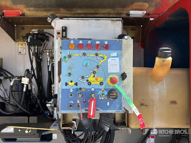 2006 Haulotte HA32PX Diesel Articulating Boom Lift - Articulated boom: picture 5 2006 Haulotte HA32PX Diesel Articulating Boom Lift - Articulated boom: picture 5