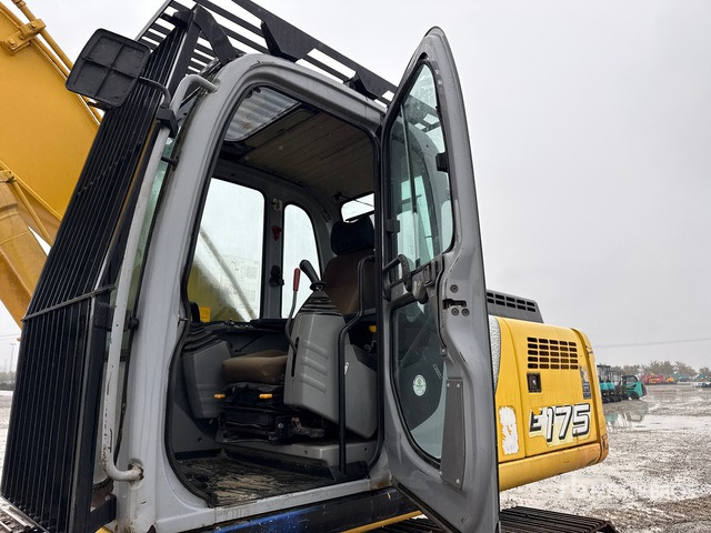 2006 New Holland E175 Tracked Excavator - Crawler excavator: picture 5 2006 New Holland E175 Tracked Excavator - Crawler excavator: picture 5