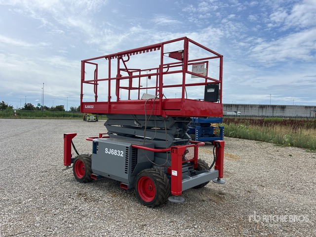 2007 Skyjack SJ6832 RT Diesel Scissor Lift - Scissor lift: picture 2 2007 Skyjack SJ6832 RT Diesel Scissor Lift - Scissor lift: picture 2