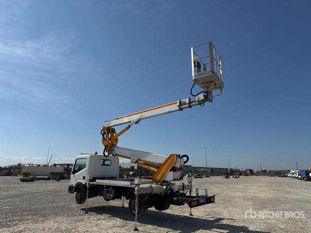 2011 Nissan Cabstar 35 - 11 2011 Multitel Pagliero MX250EX ... Bucket Truck - Truck with aerial platform: picture 3 2011 Nissan Cabstar 35 - 11 2011 Multitel Pagliero MX250EX ... Bucket Truck - Truck with aerial platform: picture 3
