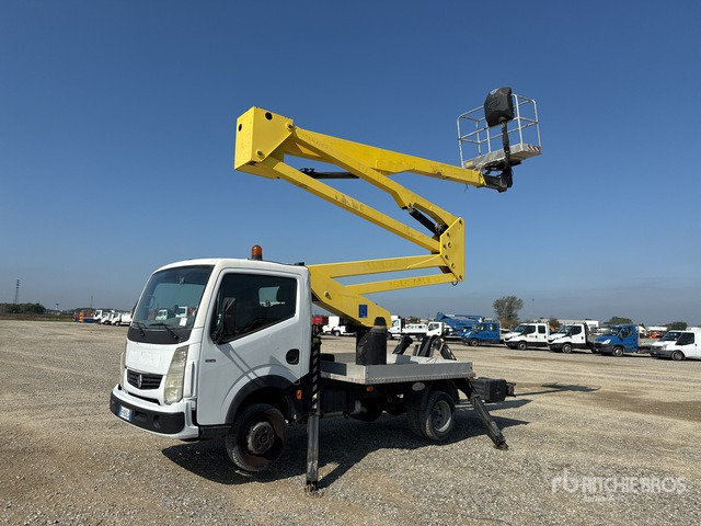 2011 Renault Maxity 110Dxi 2011 Socage DA320 20 m on Bucket Truck - Truck with aerial platform: picture 1 2011 Renault Maxity 110Dxi 2011 Socage DA320 20 m on Bucket Truck - Truck with aerial platform: picture 1