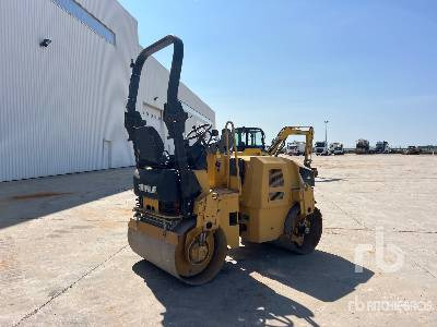 CAT CB24 Compacteur Vibrant Tandem - Road roller: picture 3 CAT CB24 Compacteur Vibrant Tandem - Road roller: picture 3