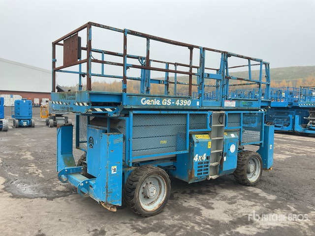 2007 Genie GS4390 4x4 Diesel Scissor Lift - Scissor lift: picture 4 2007 Genie GS4390 4x4 Diesel Scissor Lift - Scissor lift: picture 4