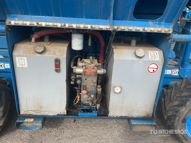 2007 Skyjack SJ6832 4x4 Diesel Scissor Lift - Scissor lift: picture 5 2007 Skyjack SJ6832 4x4 Diesel Scissor Lift - Scissor lift: picture 5