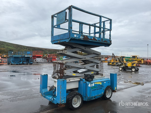 2008 Genie GS3268 4x4 Diesel Scissor Lift - Scissor lift: picture 1 2008 Genie GS3268 4x4 Diesel Scissor Lift - Scissor lift: picture 1