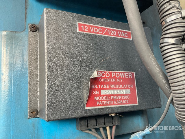 2010 Genie Z135/70 Articulating Boom Lift - Articulated boom: picture 3 2010 Genie Z135/70 Articulating Boom Lift - Articulated boom: picture 3