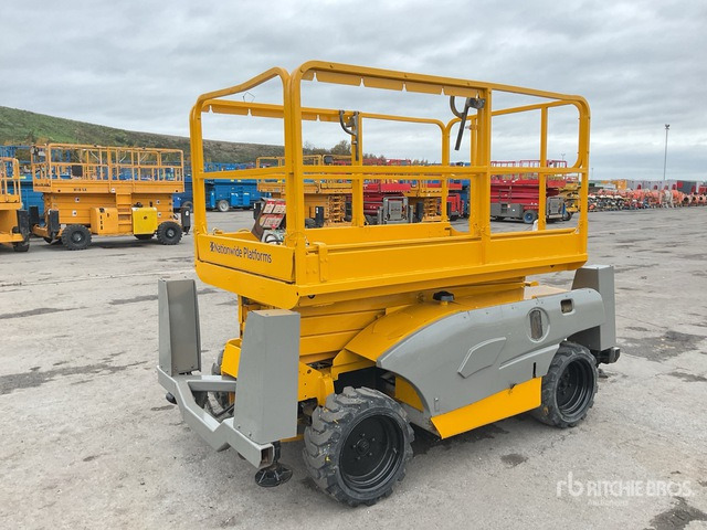 2014 Haulotte Compact 10DX 4x4 Diesel Scissor Lift - Scissor lift: picture 4 2014 Haulotte Compact 10DX 4x4 Diesel Scissor Lift - Scissor lift: picture 4