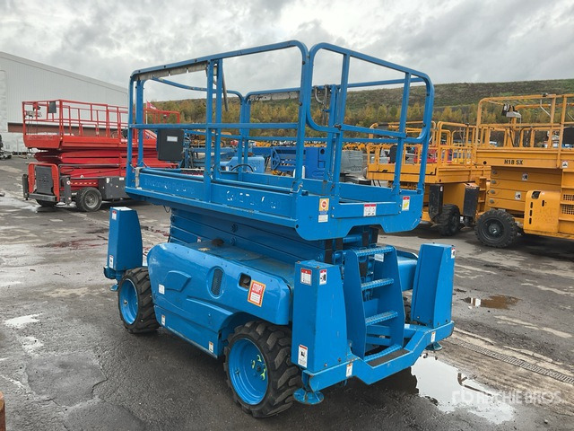 2014 Haulotte Compact 12DX 4x4 Diesel Scissor Lift - Scissor lift: picture 3 2014 Haulotte Compact 12DX 4x4 Diesel Scissor Lift - Scissor lift: picture 3