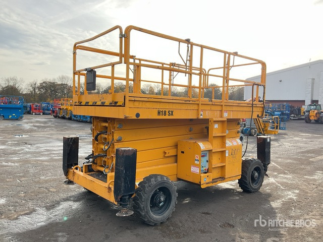 2014 Haulotte H18SDX 4x4 Diesel Scissor Lift - Scissor lift: picture 4 2014 Haulotte H18SDX 4x4 Diesel Scissor Lift - Scissor lift: picture 4