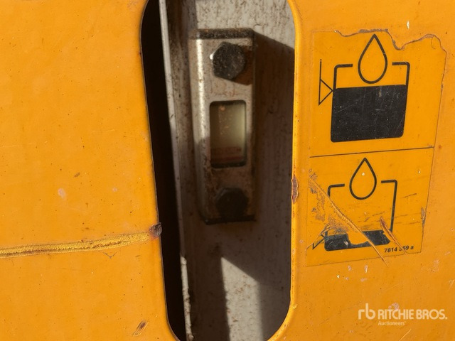 2014 Haulotte H18SDX 4x4 Diesel Scissor Lift - Scissor lift: picture 5 2014 Haulotte H18SDX 4x4 Diesel Scissor Lift - Scissor lift: picture 5