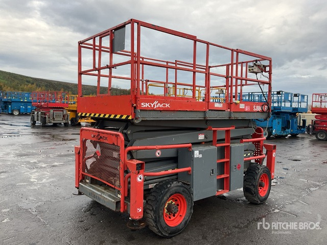 2016 Skyjack SJ8841 4x4 Diesel (Inoperable) Scissor Lift - Scissor lift: picture 4 2016 Skyjack SJ8841 4x4 Diesel (Inoperable) Scissor Lift - Scissor lift: picture 4