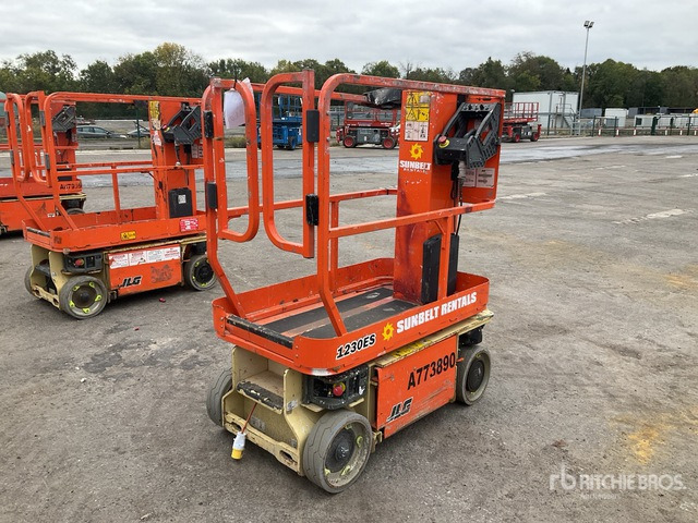2017 JLG 1230ES Scissor Lift Vertical Mast Lift - Vertical mast lift: picture 2 2017 JLG 1230ES Scissor Lift Vertical Mast Lift - Vertical mast lift: picture 2