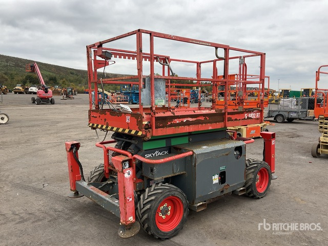 2017 Skyjack SJ6832 RT 4x4 Diesel Scissor Lift - Scissor lift: picture 2 2017 Skyjack SJ6832 RT 4x4 Diesel Scissor Lift - Scissor lift: picture 2