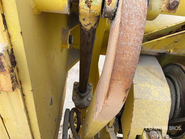 1970 Cat 572E - Pipe layer: picture 5 1970 Cat 572E - Pipe layer: picture 5