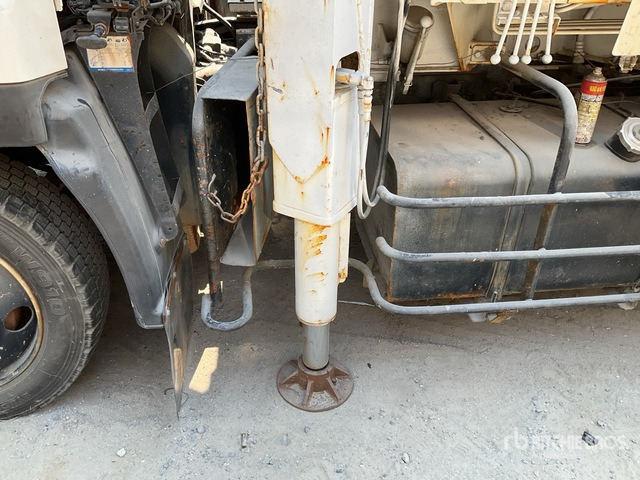 1999 Isuzu 6x4 Concrete Pump Truck - Concrete pump truck: picture 5 1999 Isuzu 6x4 Concrete Pump Truck - Concrete pump truck: picture 5