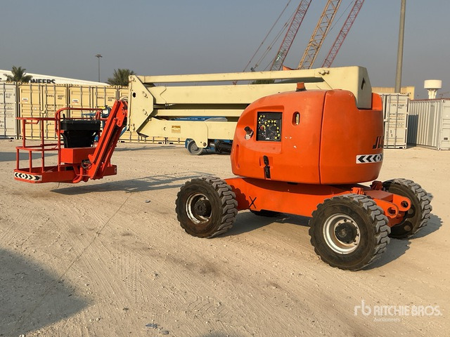 2002 JLG 450AJ Series ll 4WD Diesel Articulating Boom Lift - Articulated boom: picture 3 2002 JLG 450AJ Series ll 4WD Diesel Articulating Boom Lift - Articulated boom: picture 3
