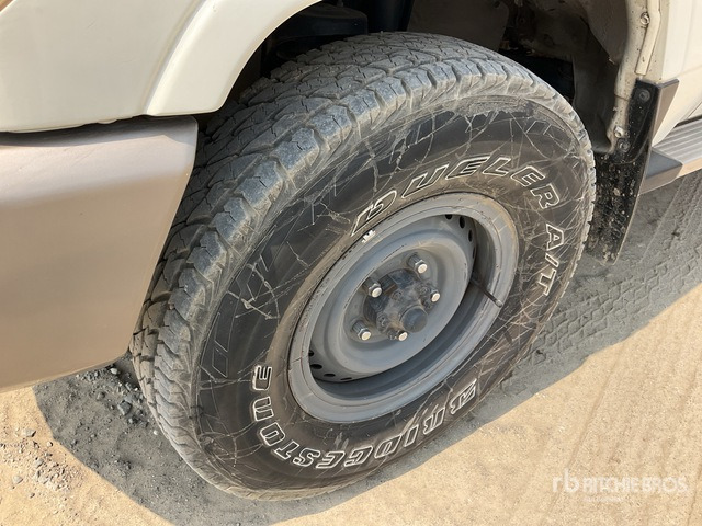 2011 Toyota Land Cruiser LX 4WD SUV - SUV: picture 5 2011 Toyota Land Cruiser LX 4WD SUV - SUV: picture 5