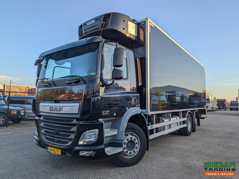 DAF CF 290 FAN 6x2/4 DagCab Euro6 - Koel-VriesBak 7.9m + Carrier Supra 1150MT + Laadklep 2000kg - 07/2025APK - Refrigerator truck: picture 1 DAF CF 290 FAN 6x2/4 DagCab Euro6 - Koel-VriesBak 7.9m + Carrier Supra 1150MT + Laadklep 2000kg - 07/2025APK - Refrigerator truck: picture 1