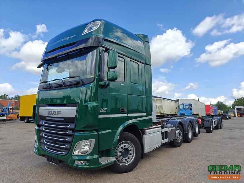 DAF XF510 8x2/4 SuperSpaceCab Euro6 - Retarder - StandAirco - 20FT ContainerCombi + 3 Assige Renders aanhanger - - Container transporter/ Swap body truck: picture 1 DAF XF510 8x2/4 SuperSpaceCab Euro6 - Retarder - StandAirco - 20FT ContainerCombi + 3 Assige Renders aanhanger - - Container transporter/ Swap body truck: picture 1