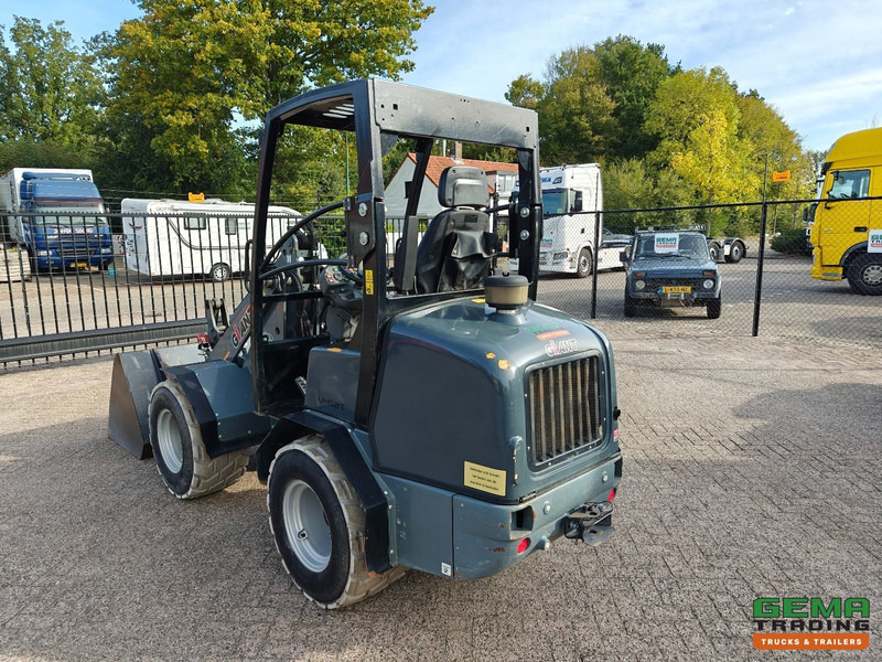 Giant V452T 3585 uren - Wiellader - Landbouw Kenteken - Vangmuil - Grondbak - Non-Marking Banden - Compact track loader: picture 4 Giant V452T 3585 uren - Wiellader - Landbouw Kenteken - Vangmuil - Grondbak - Non-Marking Banden - Compact track loader: picture 4