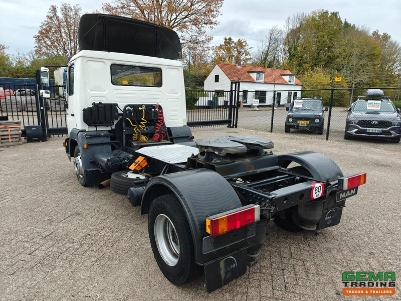 MAN LE 10.220 4x2 Dagcabine Euro3 - Handgeschakeld - Analoge Tachograaf - 195.000km - Tractor truck: picture 4 MAN LE 10.220 4x2 Dagcabine Euro3 - Handgeschakeld - Analoge Tachograaf - 195.000km - Tractor truck: picture 4
