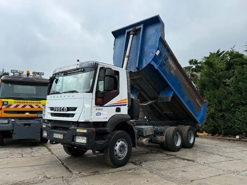 Iveco Trakker 360 6X4 Tipper Spring/Spring ZF Manual gear - Tipper: picture 2 Iveco Trakker 360 6X4 Tipper Spring/Spring ZF Manual gear - Tipper: picture 2