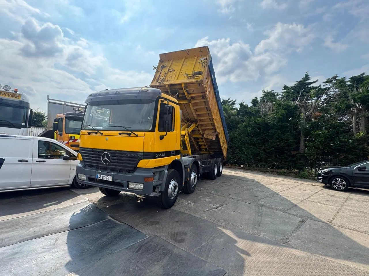 Mercedes-Benz Actros 3235 V6 8X4 Tipper Spring/Spring Manual G - Tipper: picture 2 Mercedes-Benz Actros 3235 V6 8X4 Tipper Spring/Spring Manual G - Tipper: picture 2
