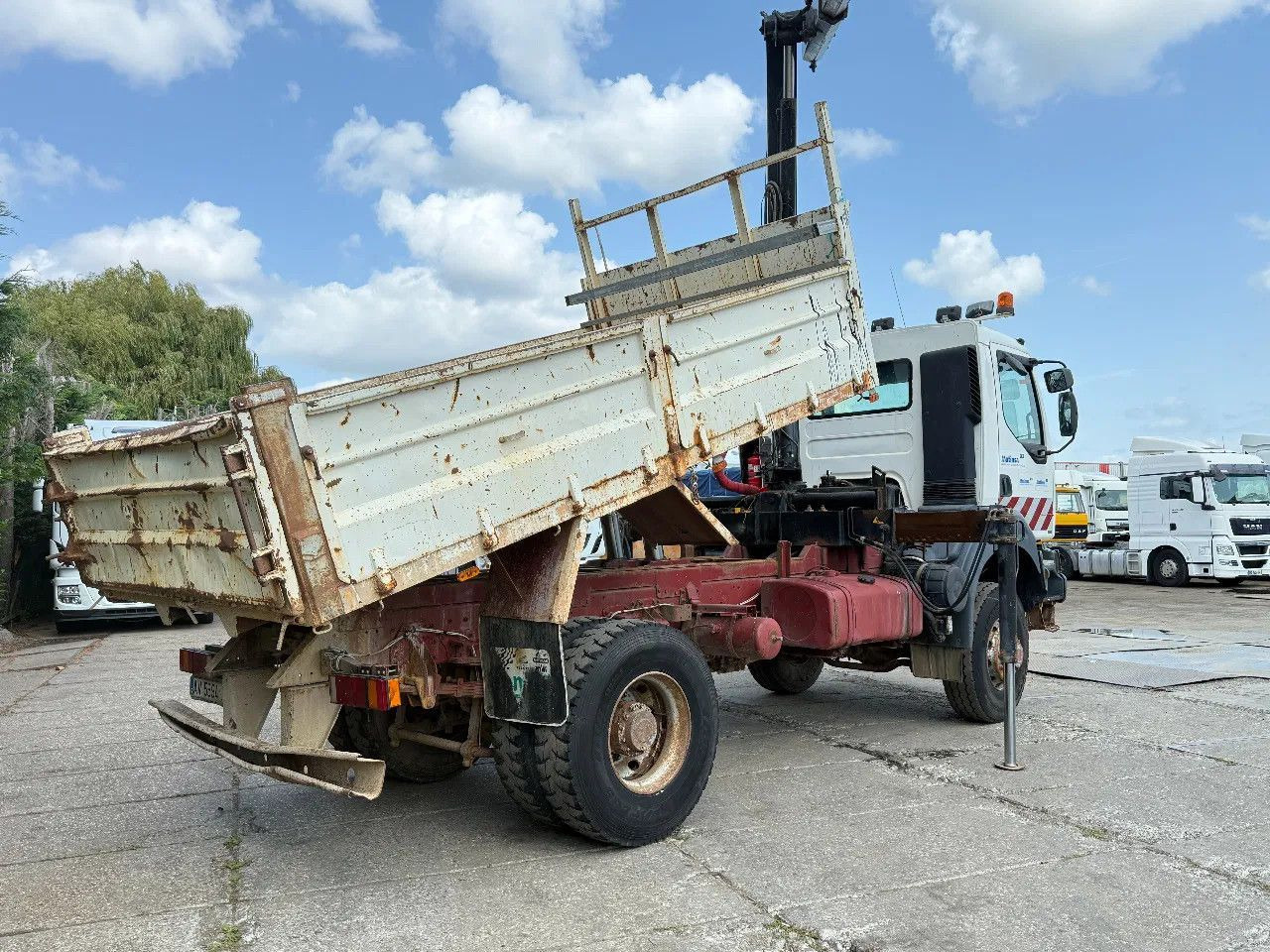 Renault Kerax 400 4X4 Tipper + Hiab 085 Spring/Spring EU - Tipper, Crane truck: picture 5 Renault Kerax 400 4X4 Tipper + Hiab 085 Spring/Spring EU - Tipper, Crane truck: picture 5