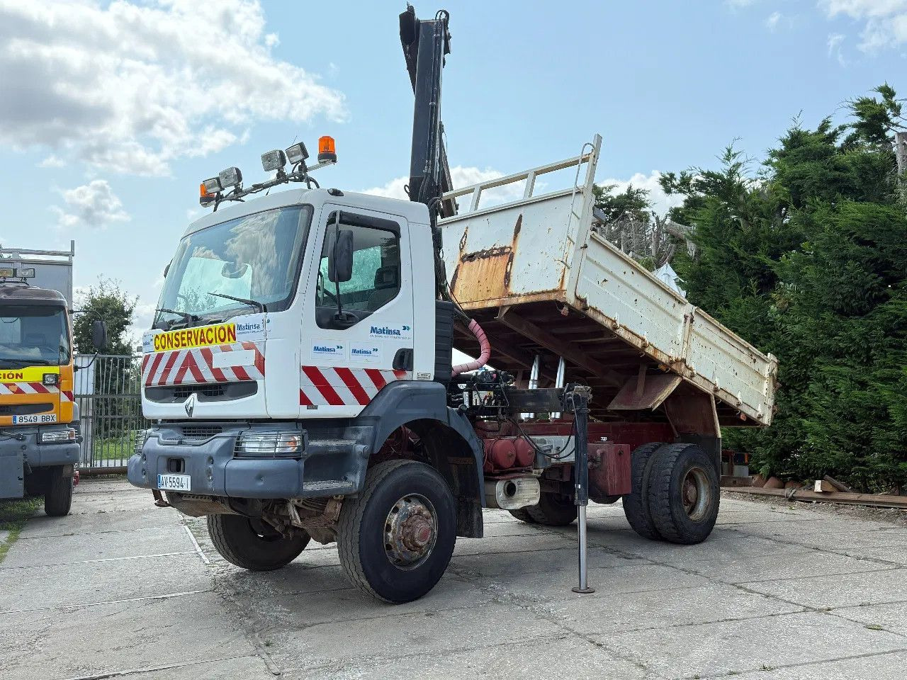 Renault Kerax 400 4X4 Tipper + Hiab 085 Spring/Spring EU - Tipper, Crane truck: picture 2 Renault Kerax 400 4X4 Tipper + Hiab 085 Spring/Spring EU - Tipper, Crane truck: picture 2