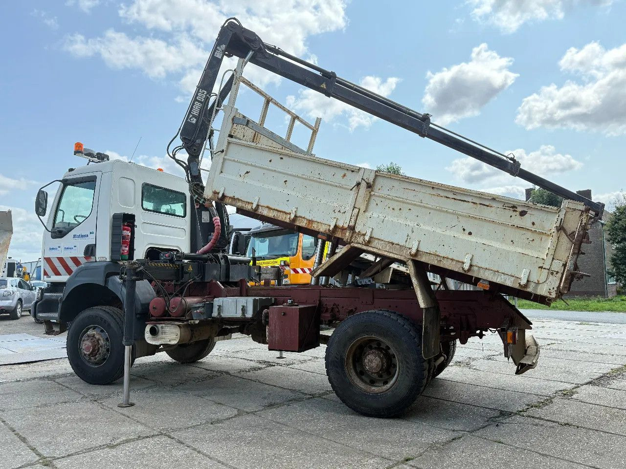 Renault Kerax 400 4X4 Tipper + Hiab 085 Spring/Spring EU - Tipper, Crane truck: picture 3 Renault Kerax 400 4X4 Tipper + Hiab 085 Spring/Spring EU - Tipper, Crane truck: picture 3